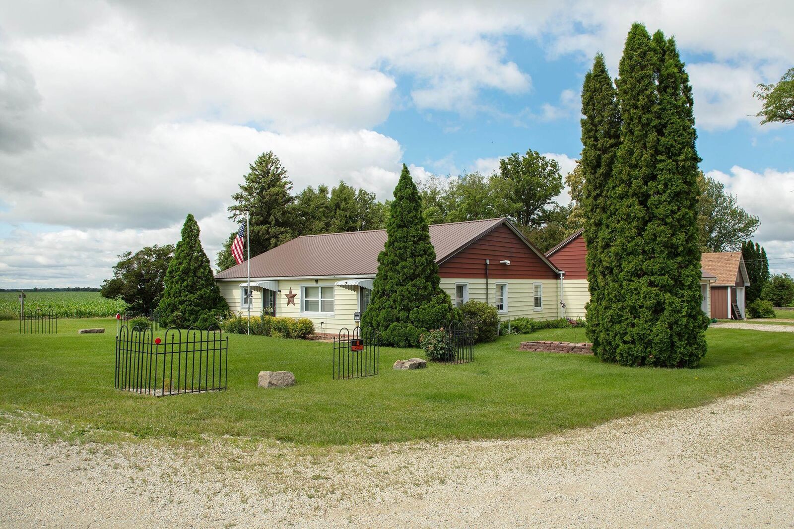 Property Photo:  1914 Piedmont Avenue  IA 50676 