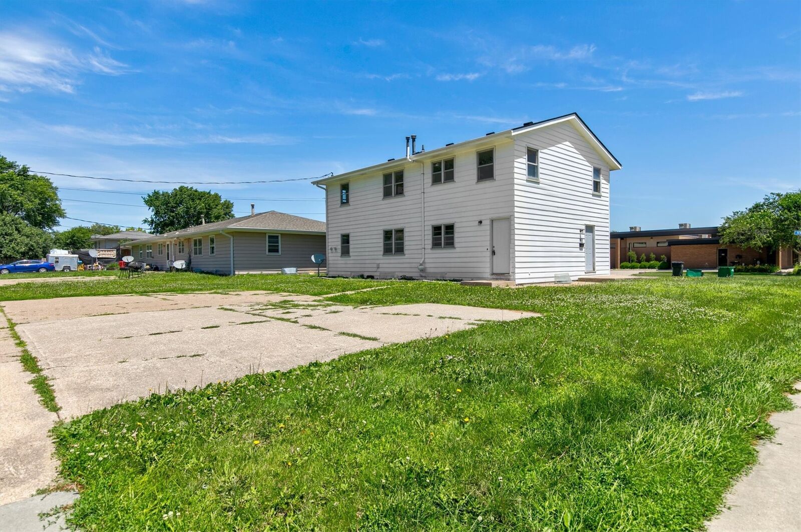 Property Photo:  102 NW Sharmin Drive  IA 50023 