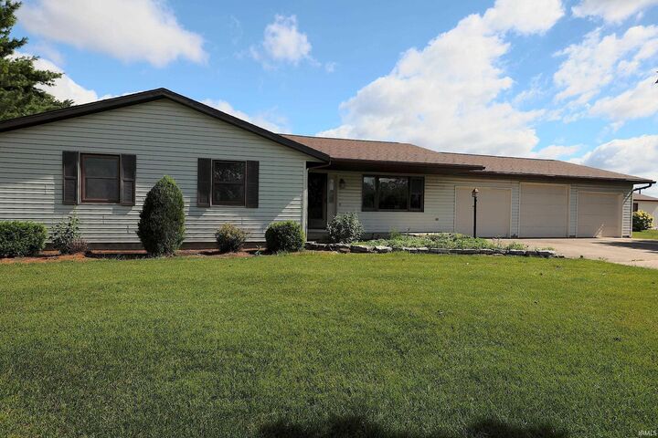 Property Photo: 2960 E 600 S IN 46792