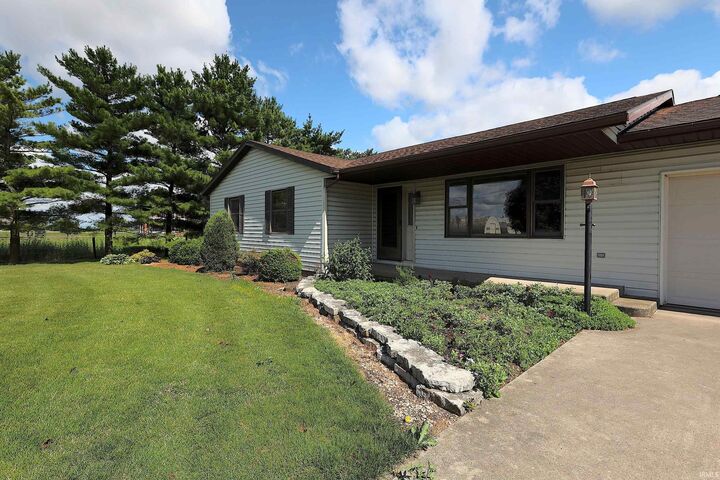 Property Photo: 2960 E 600 S IN 46792