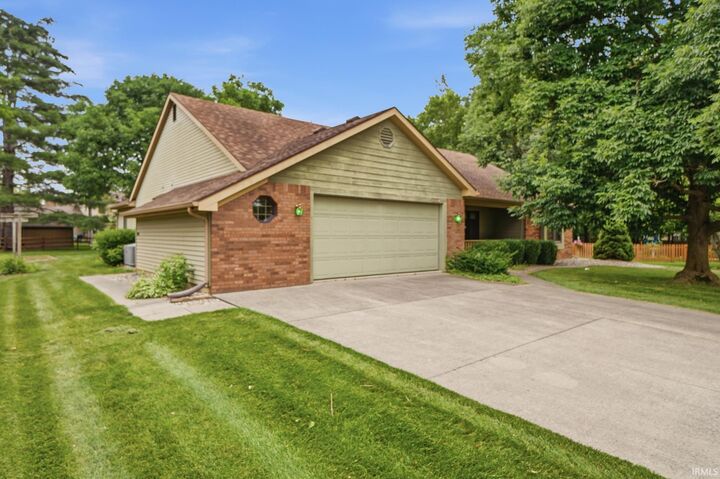 Property Photo:  11116 Pine Orchard Cove  IN 46845-1800 