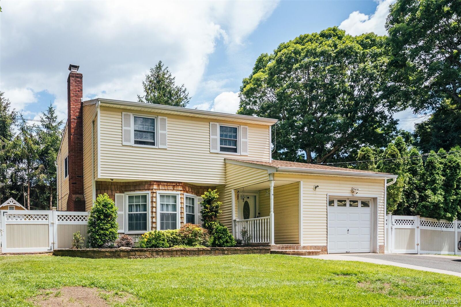 Property Photo:  41 Brook Run Drive  NY 11763 