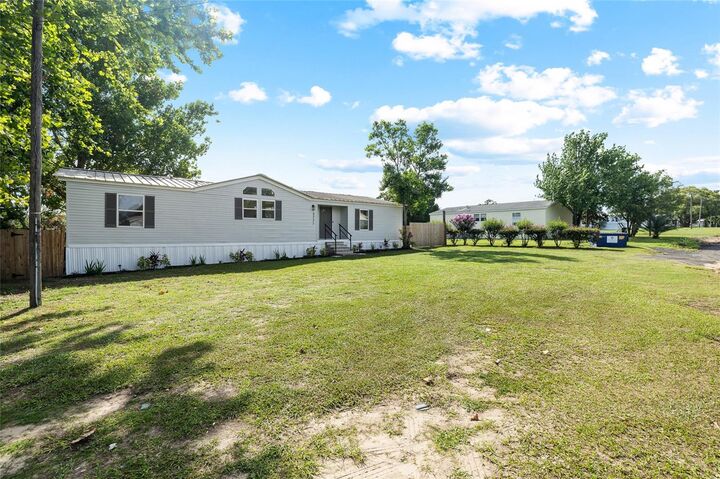 Property Photo: 8531 Semmes Street FL 33540