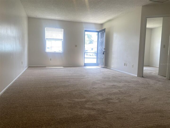 Property Photo:  47 W Las Palmas Way  FL 34743 