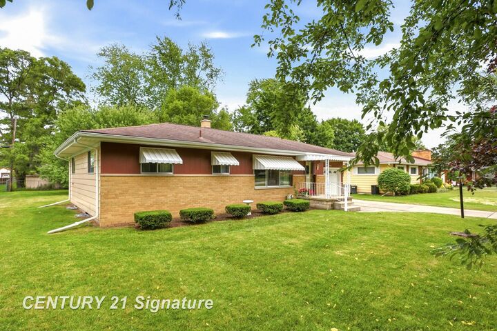 Property Photo: 2804 Courtland Place MI 48603