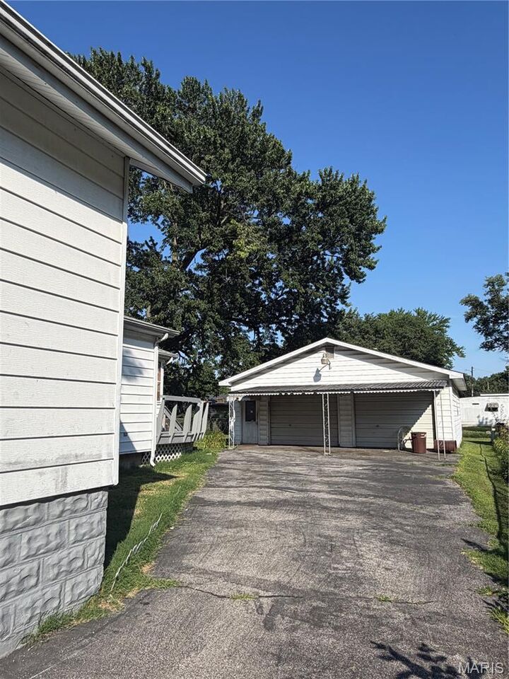 Property Photo: 404 S 4th Street IL 62232