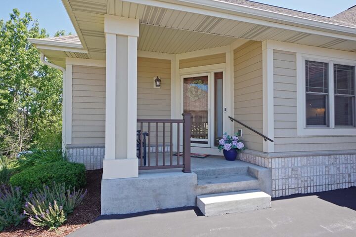 Property Photo: 2914 W Villa Dr WI 53132