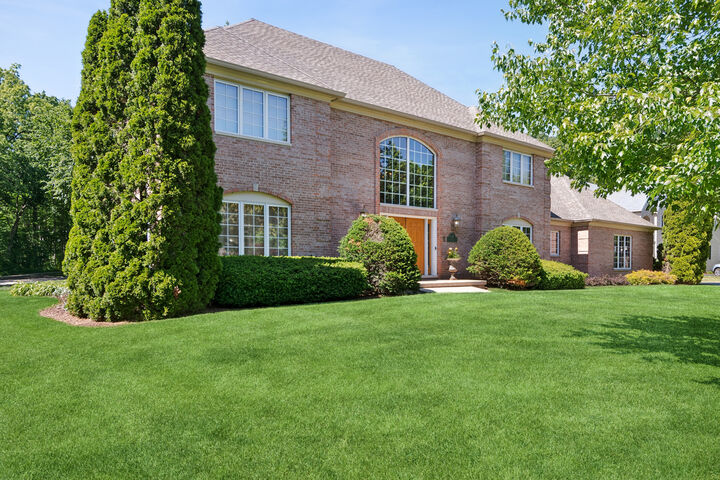 Property Photo: 130 N Buckingham Drive IL 60554