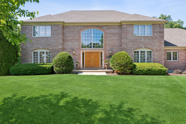 Property Photo:  130 N Buckingham Drive  IL 60554 