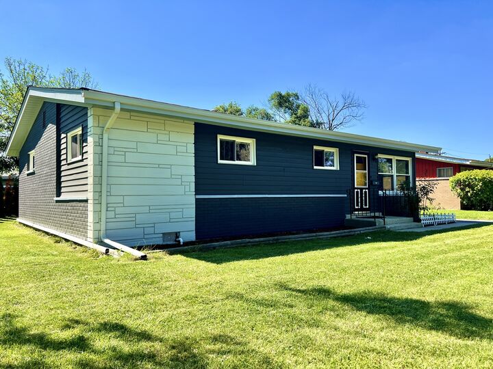 Property Photo:  128 E Normandy Drive  IL 60101 