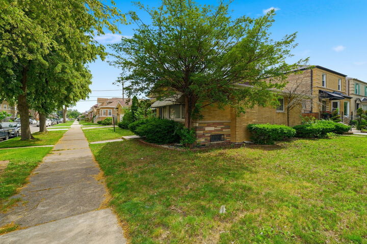 Property Photo: 8300 S Hermitage Avenue IL 60620
