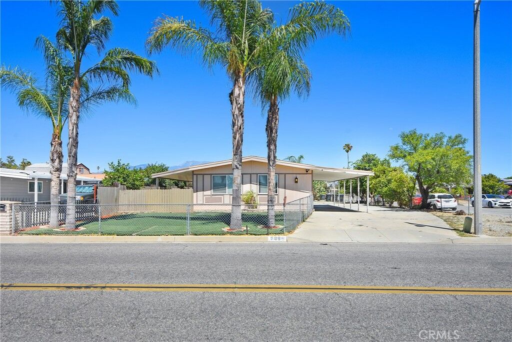 Property Photo: 588 N Gilbert CA 92543