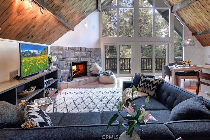 Property Photo: 422 Klamath CA 92352