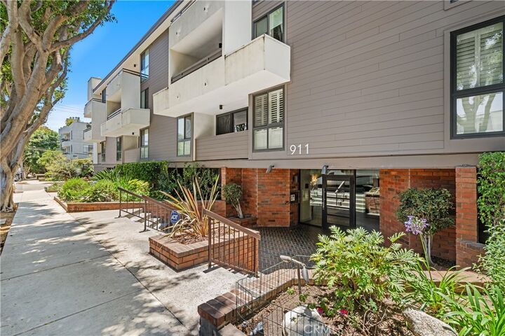 Property Photo:  911 N Kings Road 319  CA 90069 