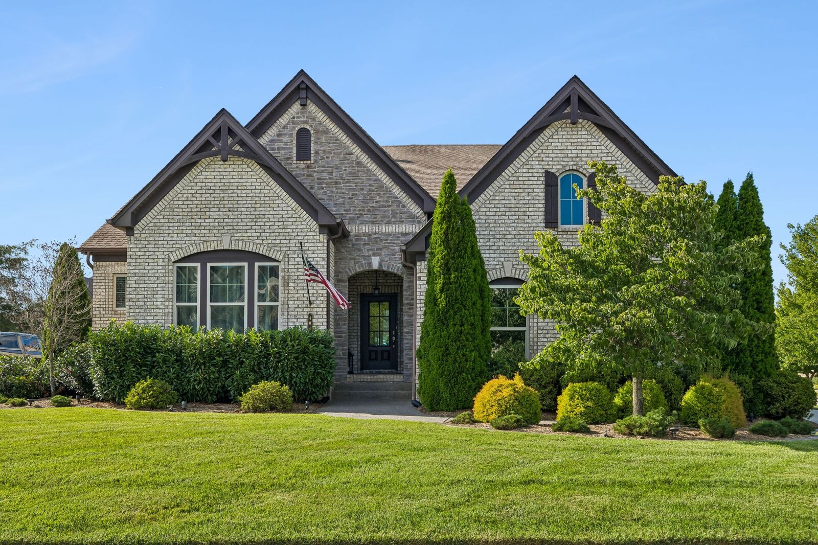 Property Photo:  401 Larkhill Ln  TN 37135 