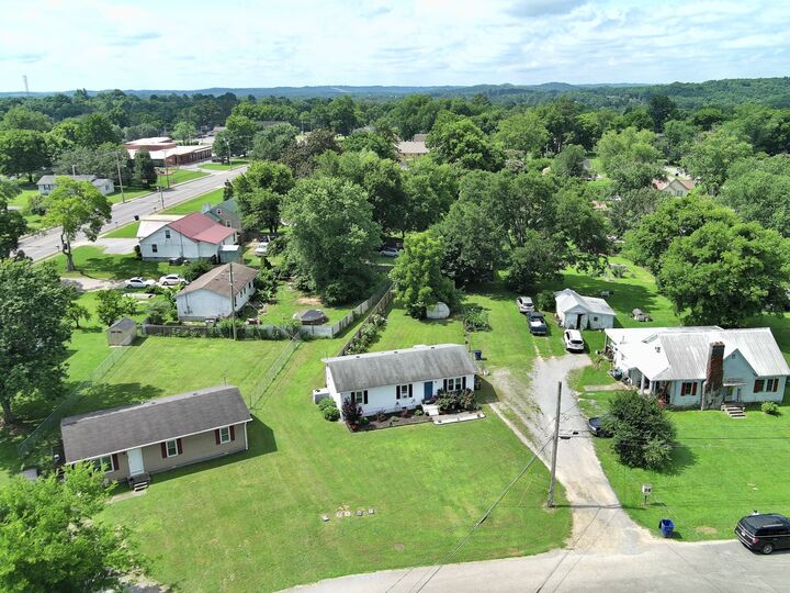 Property Photo:  618 Coble Cir  TN 37160 