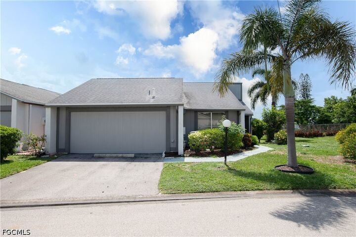 Property Photo:  9749 Maplecrest Circle  FL 33936 