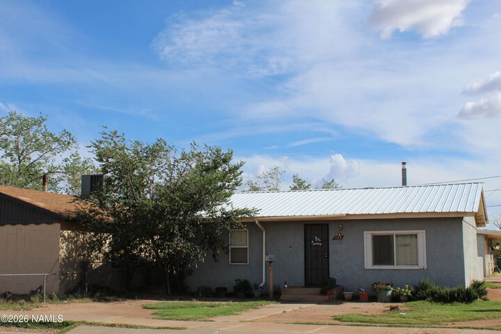 Property Photo:  423 W Gilmore Street  AZ 86047 