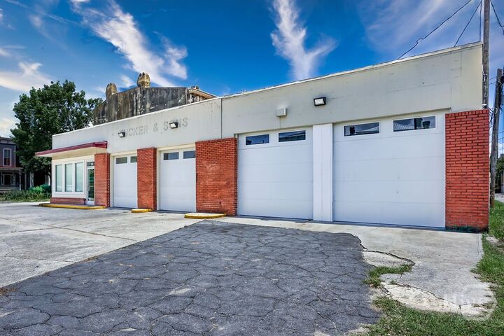 Property Photo:  902 Montgomery Street  GA 31401 
