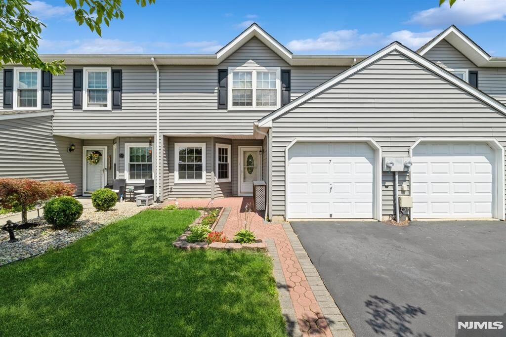 Property Photo:  7 Sloop Square  NJ 07728 
