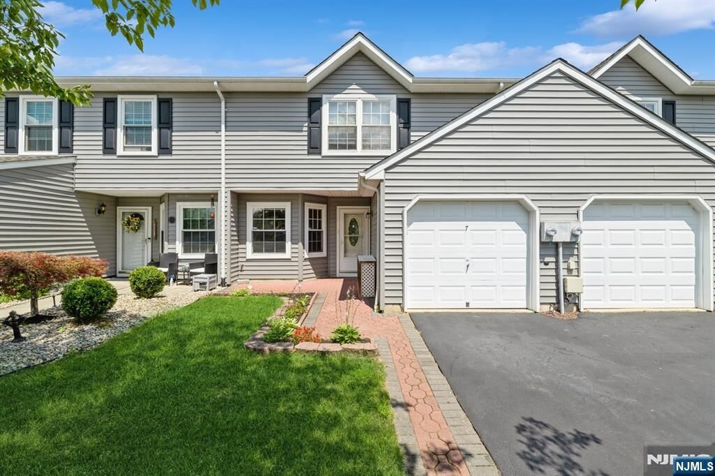 Property Photo:  7 Sloop Square  NJ 07728 