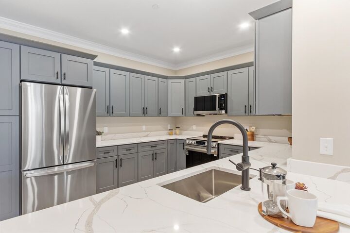 Property Photo:  10100 S Willow Street  NH 03103 