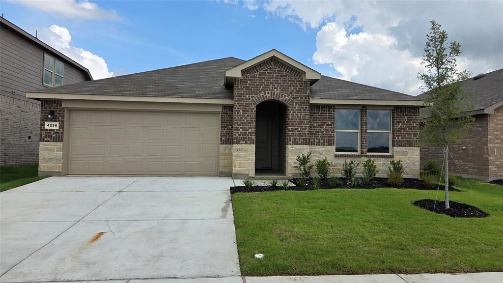 Property Photo:  4256 Sunny Branch Lane  TX 76036 
