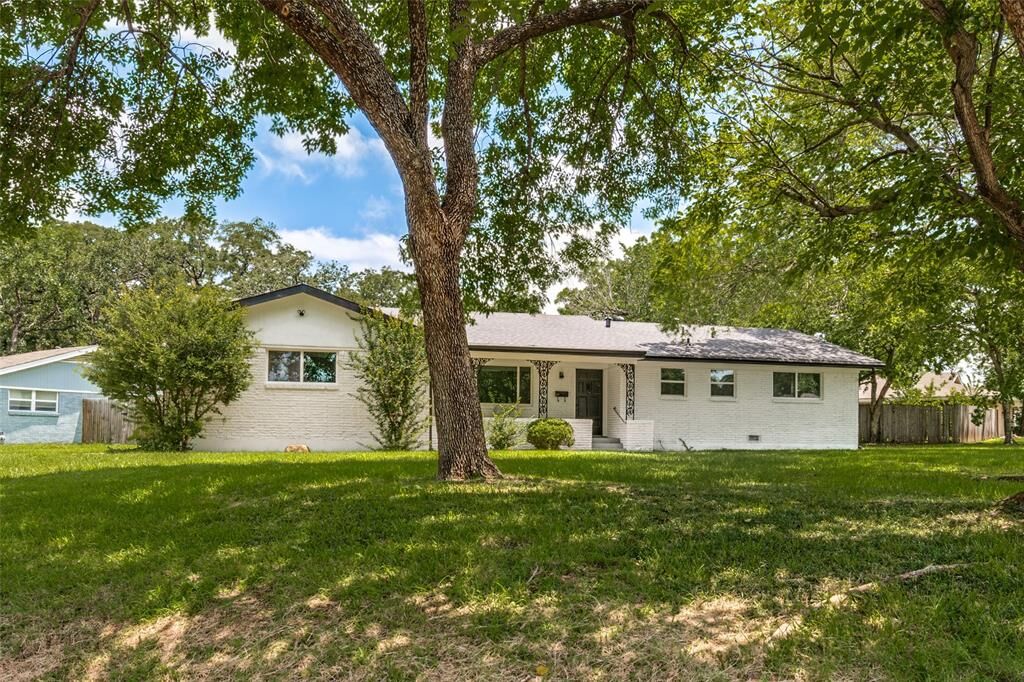 Property Photo:  1112 Karla Drive  TX 76053 