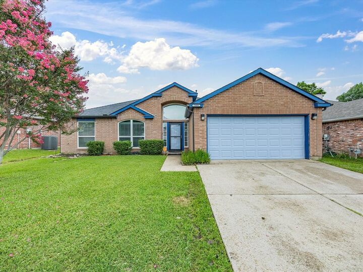 Property Photo: 7609 Albany Lane TX 76002