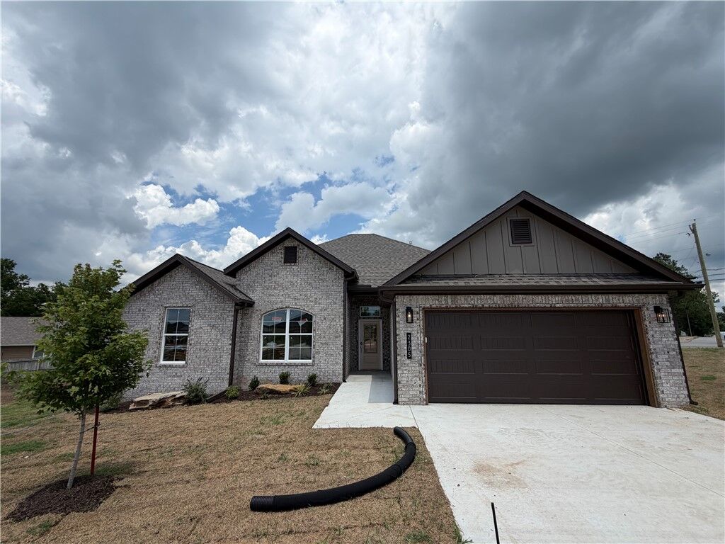 Property Photo:  2305 Cassidy Court  AR 72761 