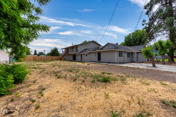 Property Photo:  575 SW Madison Street  OR 97741 