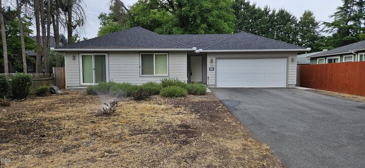 Property Photo: 1296 Fruitdale Drive OR 97527