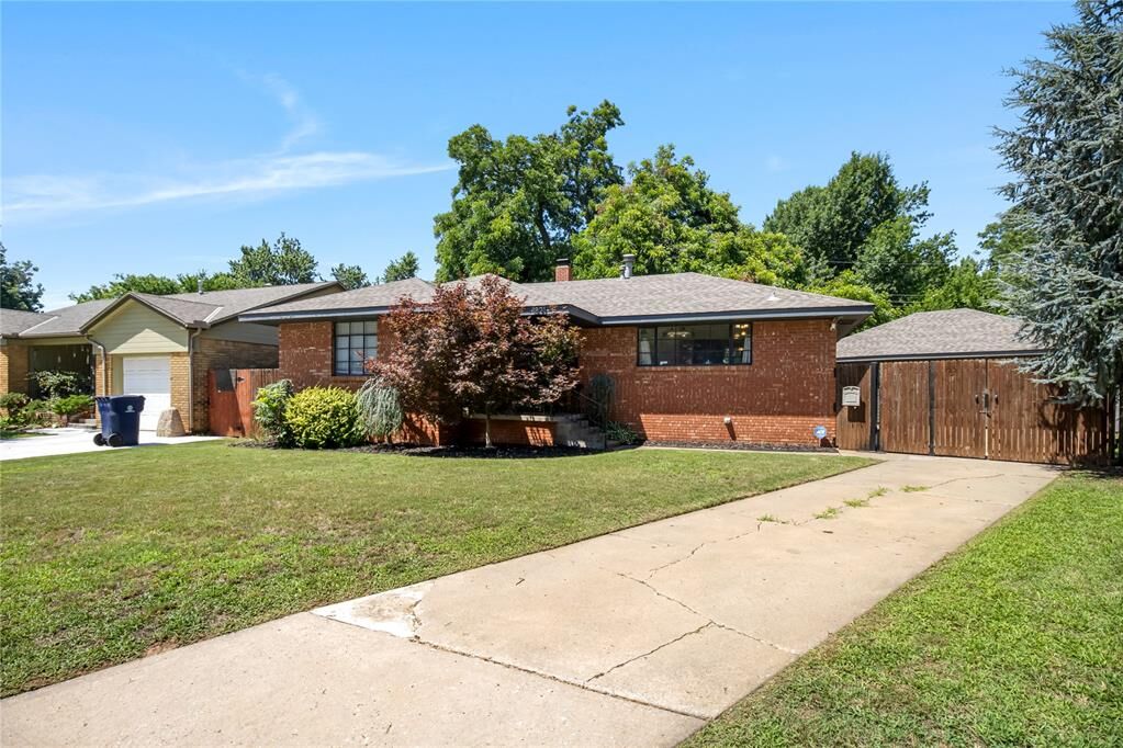 Property Photo:  1821 N Roff Avenue  OK 73107 