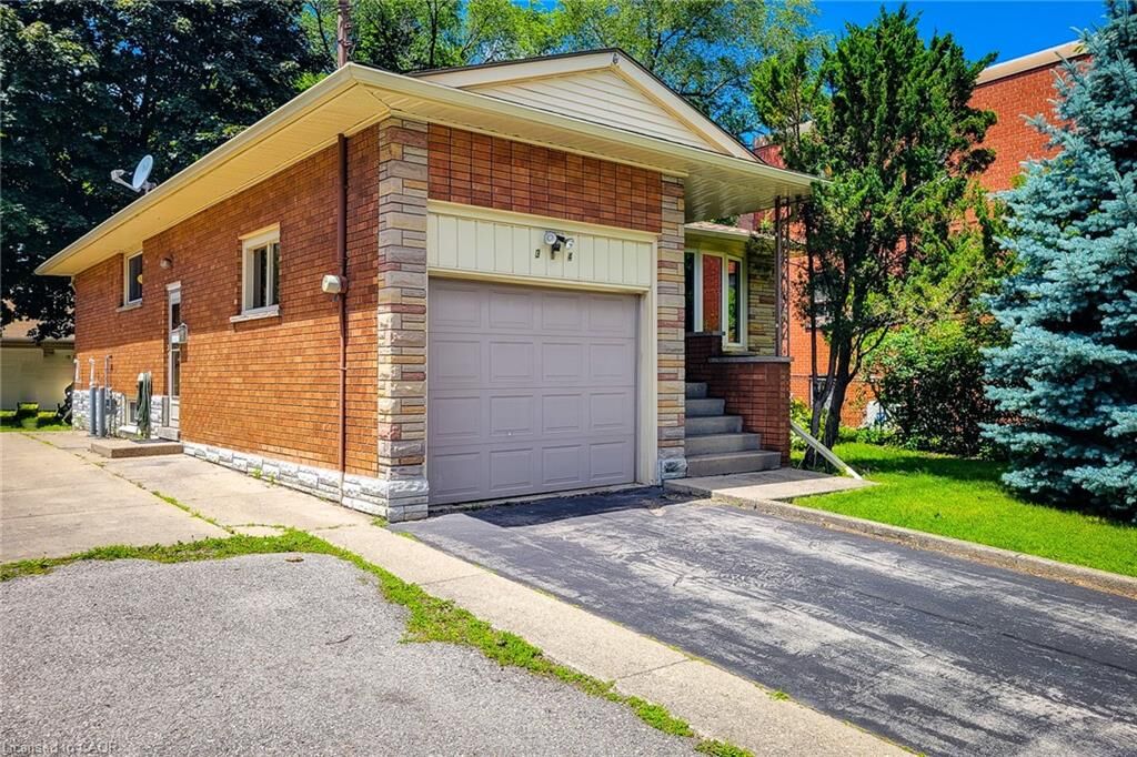 Property Photo:  314 Upper Kenilworth Avenue  ON L8T 4G2 