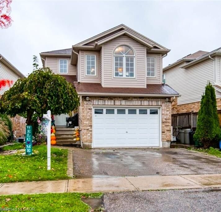 Property Photo:  490 Activa Avenue Upper  ON N2E 4C1 