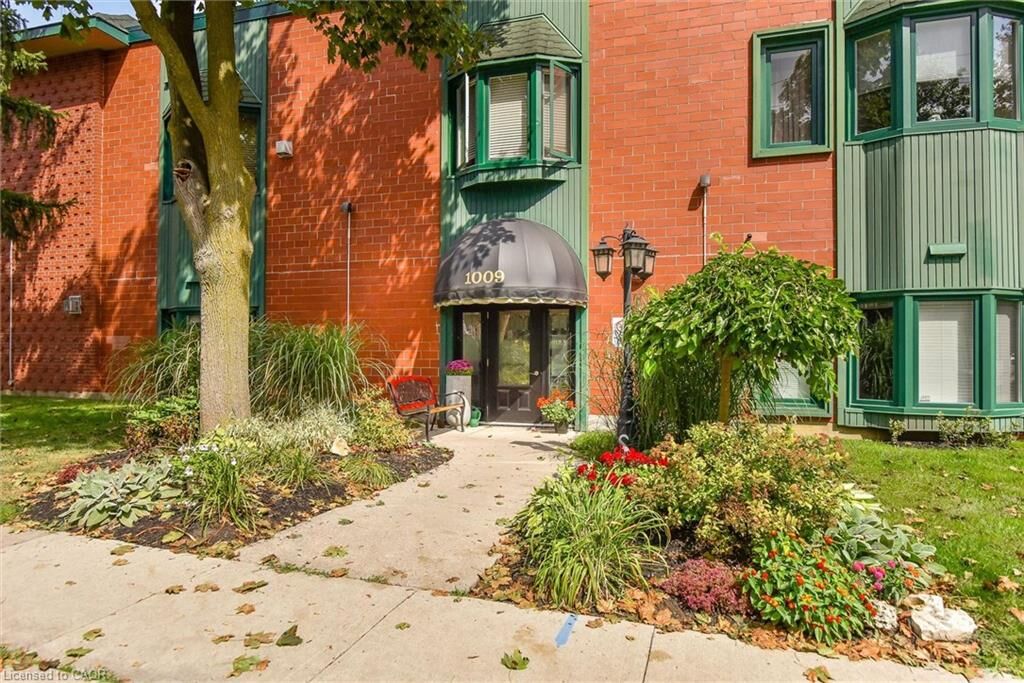 Property Photo:  1009 Queenston Road 205  ON N3H 3K7 