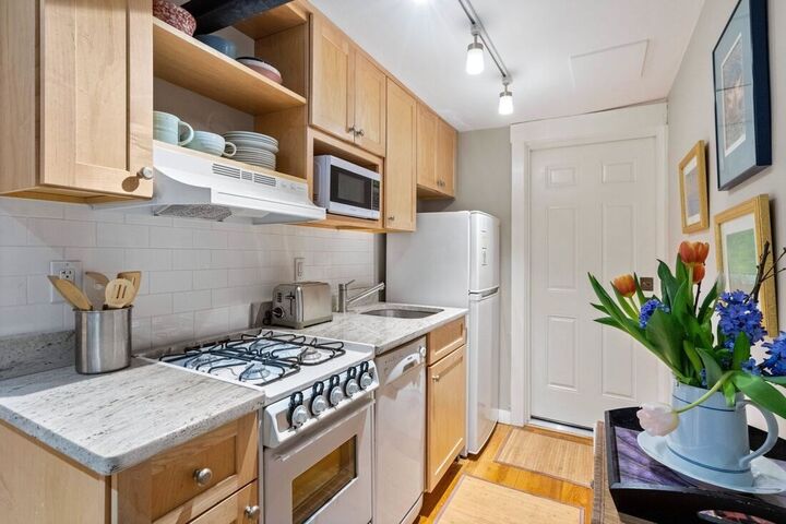 Property Photo: 20-22 Concord Ave B MA 02138