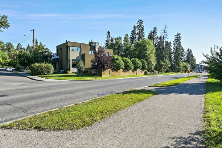 Property Photo: 3926 9 Street SW AB T2T 3E2
