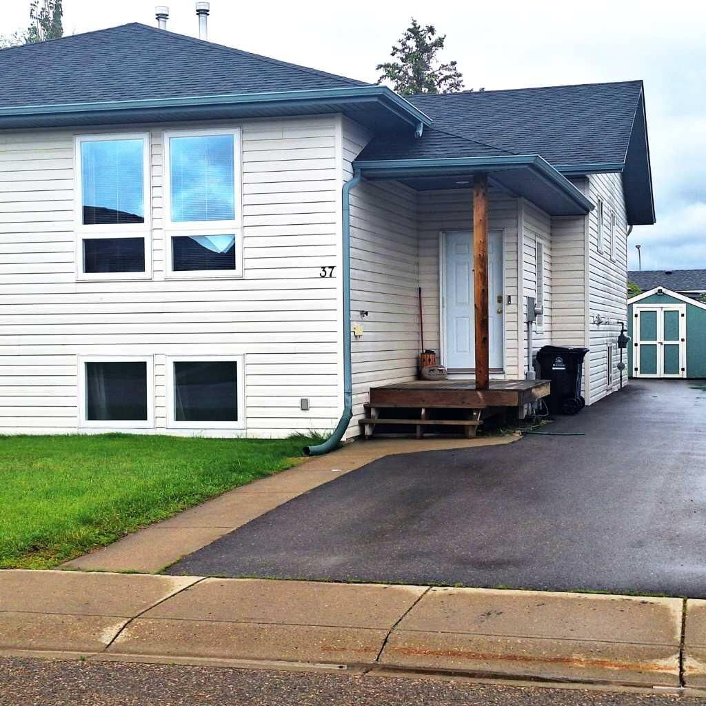 Property Photo:  37 Silver Drive  AB T0M 0J0 