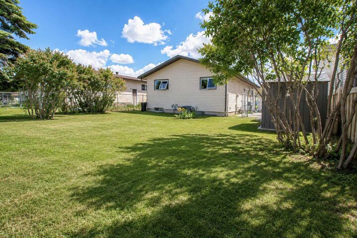 Property Photo: 6910 99A Street AB T8V 5G4