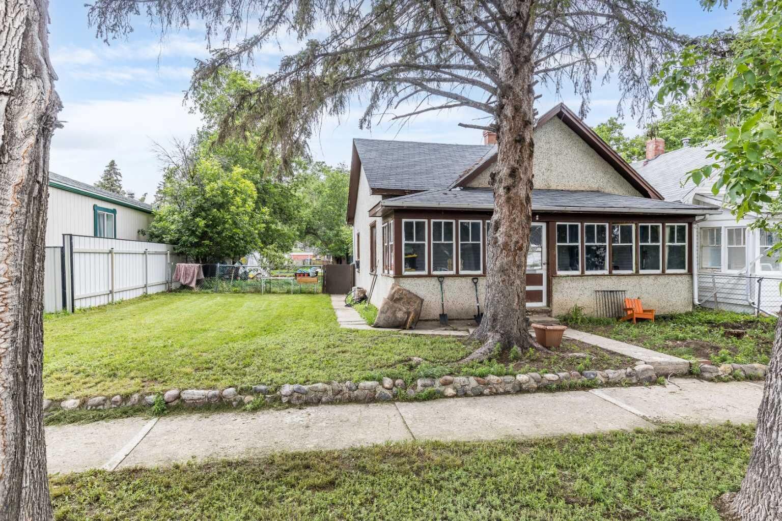 Property Photo:  1134 Ross Street SE  AB T1A 0Y4 