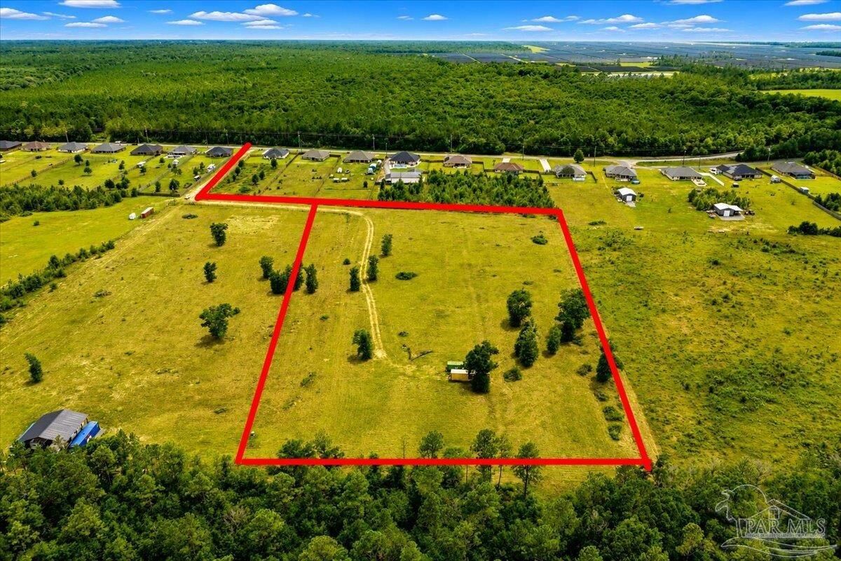 Property Photo: 9780 Mistletoe Rd FL 32583