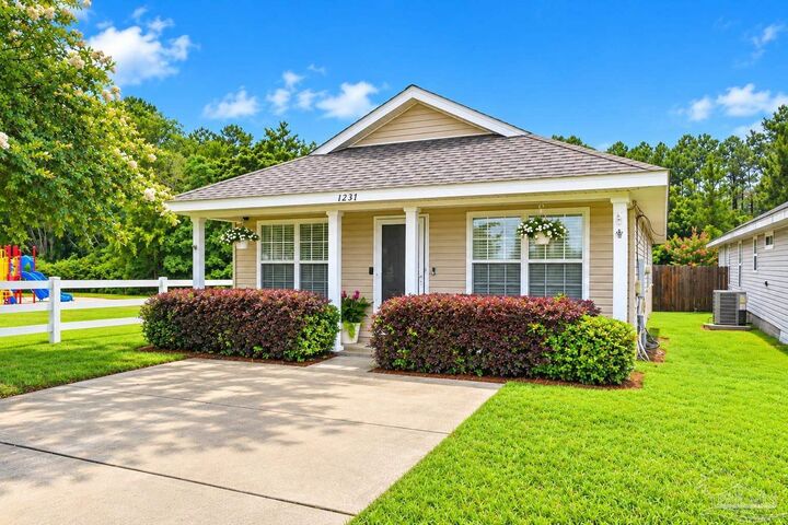 Property Photo:  1237 Brownfield Rd  FL 32526 