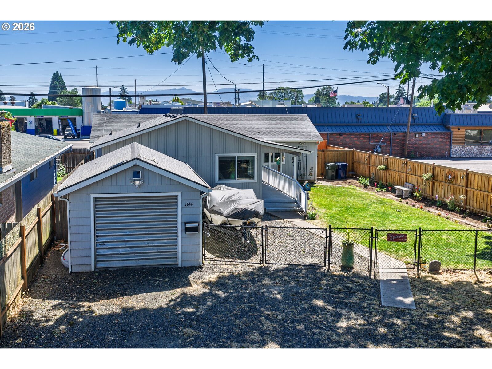 Property Photo: 1144 Juniper St OR 97448