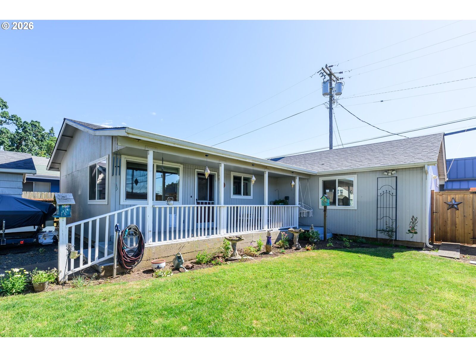 Property Photo:  1144 Juniper St  OR 97448 