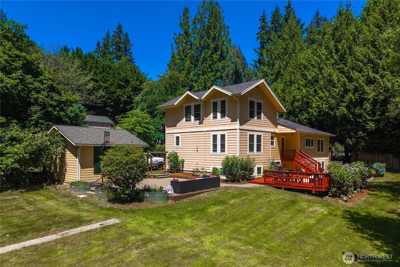 Property Photo: 18443 Ballinger Way NE WA 98155