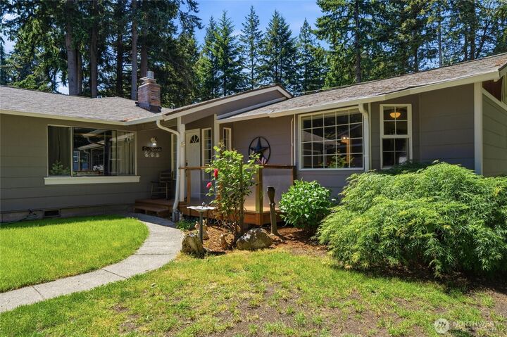 Property Photo:  3220 SE Azalea Avenue  WA 98366 