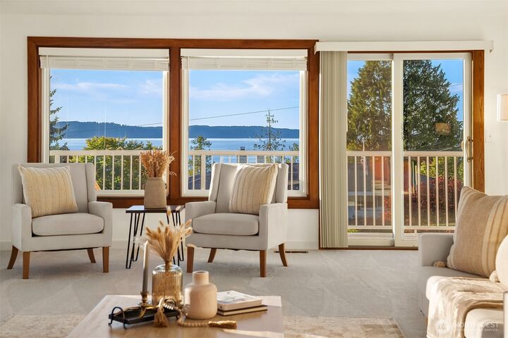 Property Photo: 8308 Frederick Place WA 98026