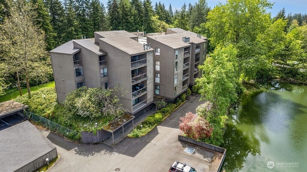 Property Photo: 6858 139th Avenue NE 700 WA 98052