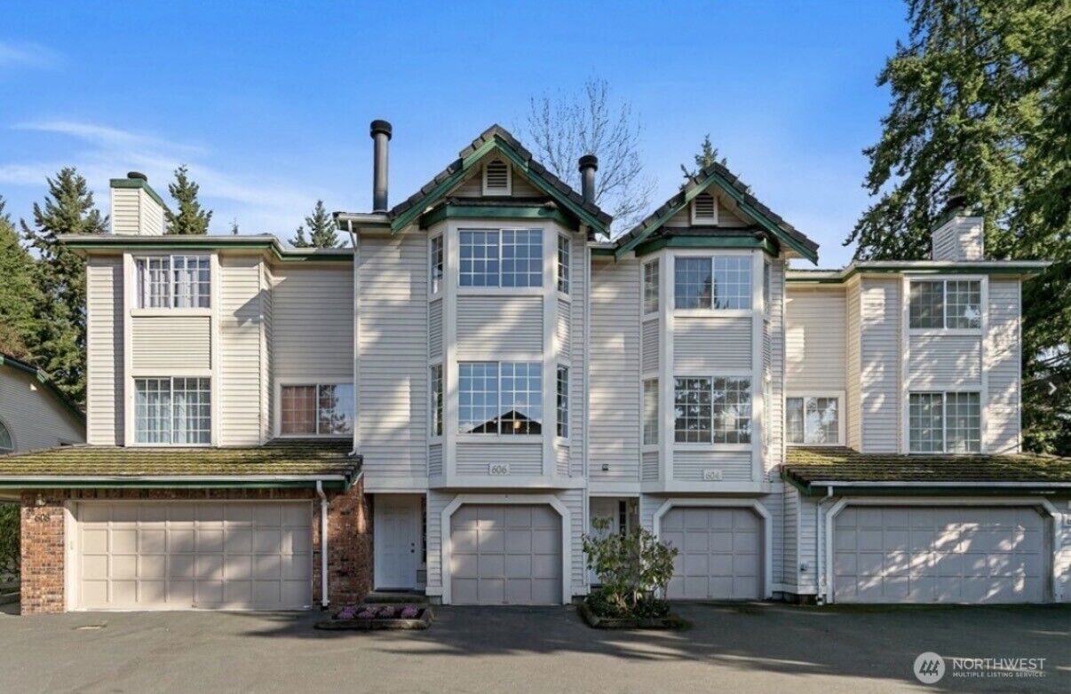 Property Photo:  604  122nd Avenue NE 3  WA 98005 